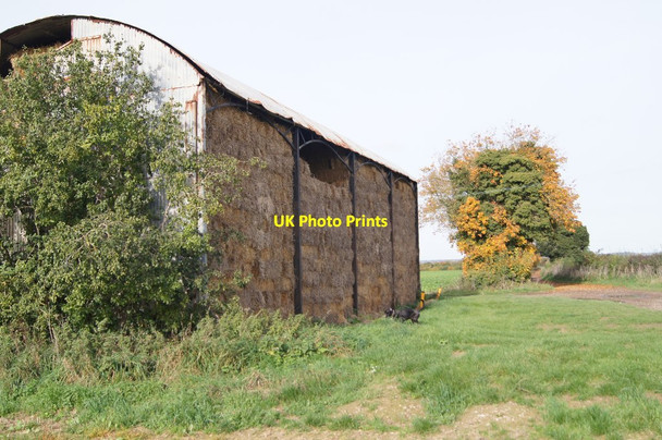 Photo 6"x4" Straw barn by the bridleway South Wonston c2015