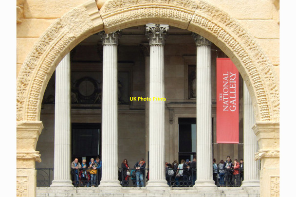 Photo 6"x4" The National Gallery through Palmyra Arch Westminster c2016