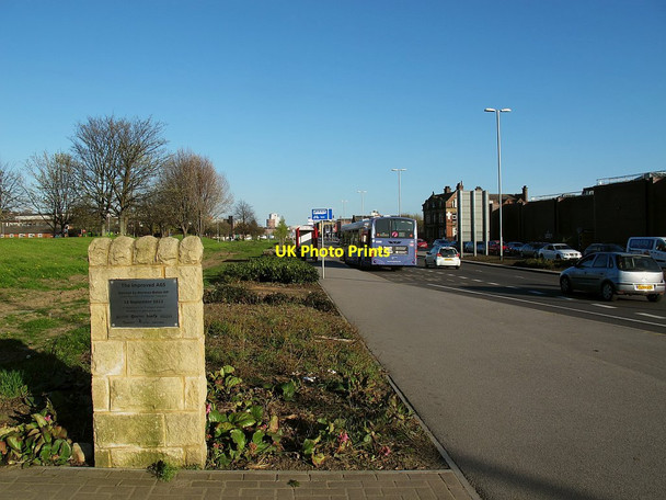 Photo 6"x4" Bus stop on Kirkstall Road Leeds\/SE3034 c2016