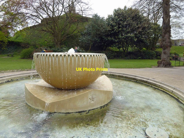 Photo 6"x4" Dane John gardens fountain Canterbury\/TR1457 c2016