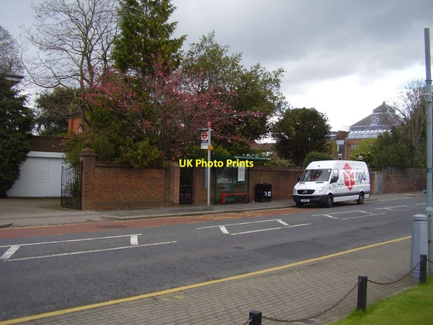 Photo 6"x4" The village bus stop Merton\/TQ2569 c2016