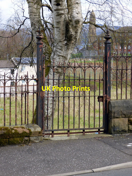 Photo 6"x4" Old school gate Greenock\/NS2776 c2016