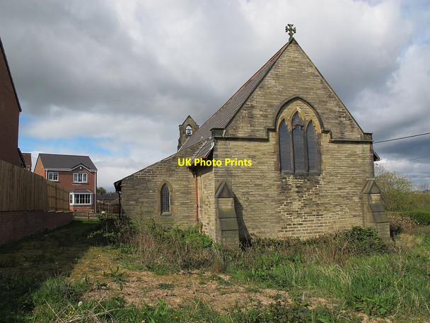 Photo 6"x4" St John the Evangelist, Calder Grove: east end Horbury c2016