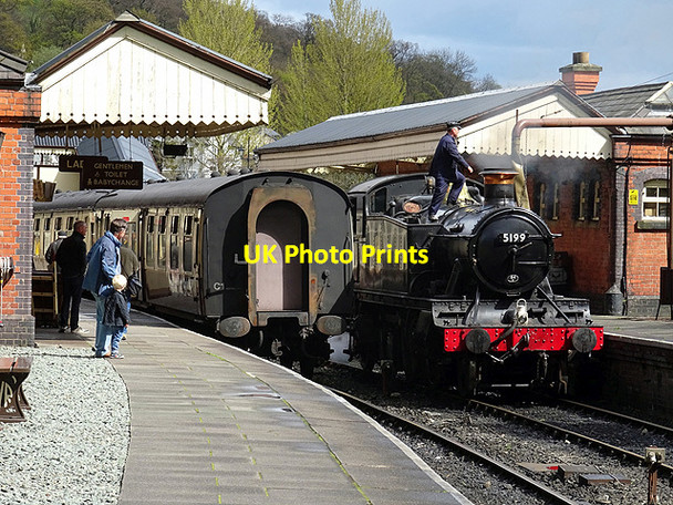 Photo 6"x4" Locomotive 5199 takes water at Llangollen Llangollen c2016