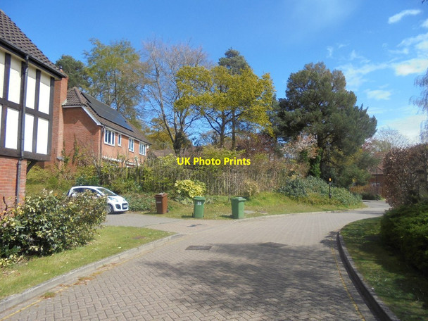 Photo 6"x4" Queen Victoria Court Farnborough\/SU8754 c2016