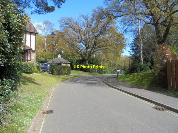 Photo 6"x4" Queen Victoria Court Farnborough\/SU8754 c2016 P1