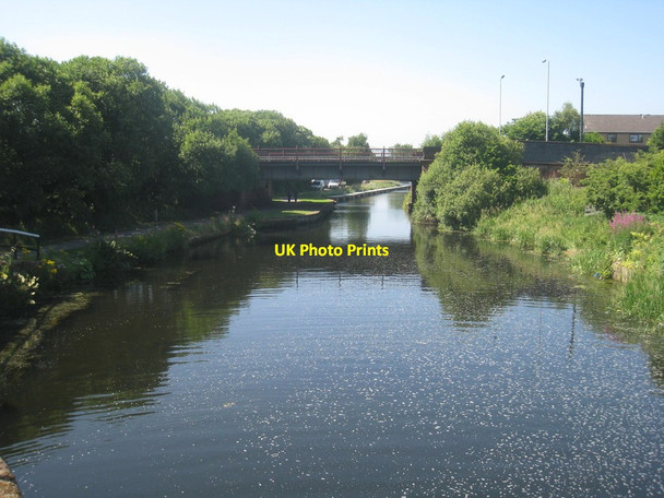 Photo 6"x4" The Forth and Clyde Canal and Bearsden Road Bridge Temple\/NS5469 c2013