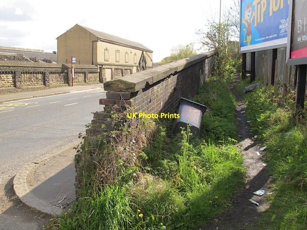 Photo 6"x4" Approach to railway footbridge off Whitehall Road Leeds\/SE3034 c2016