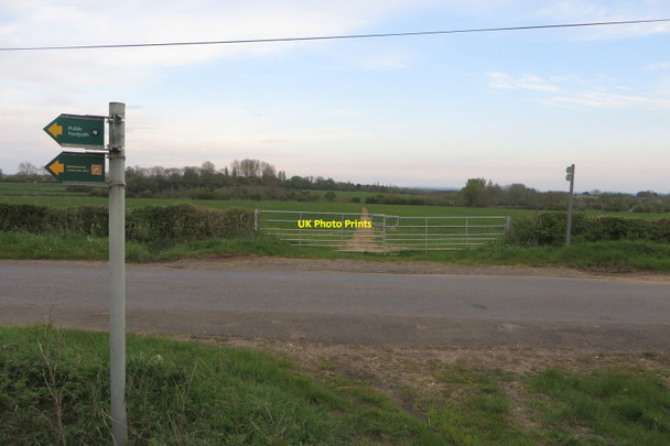 Photo 6"x4" The Bernwood Way crosses the road Barton Hartshorn c2016