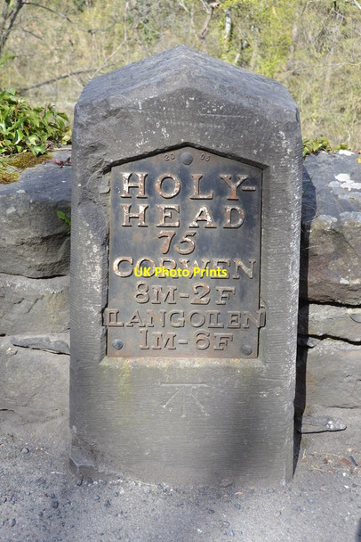 Photo 6"x4" Old Milestone Llangollen c2016