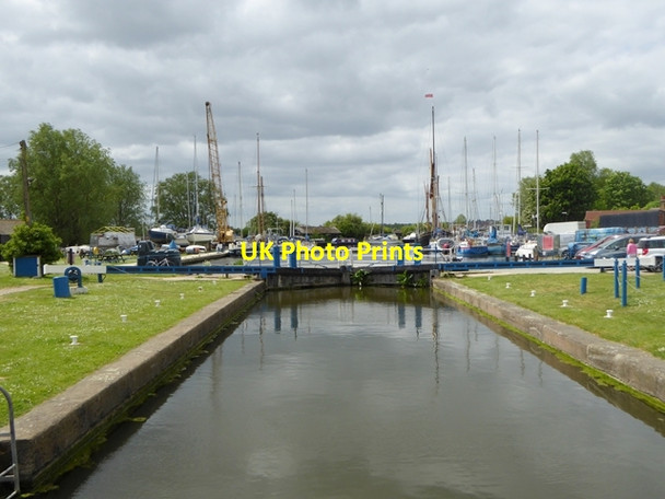 Photo 6"x4" The sea lock on the Chelmer and Blackwater Navigation Heybridge Basin c2016