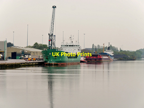 Photo 6"x4" Manchester Ship Canal, Container Ships Unloading at Ellesmere Port Ellesmere Port c2016