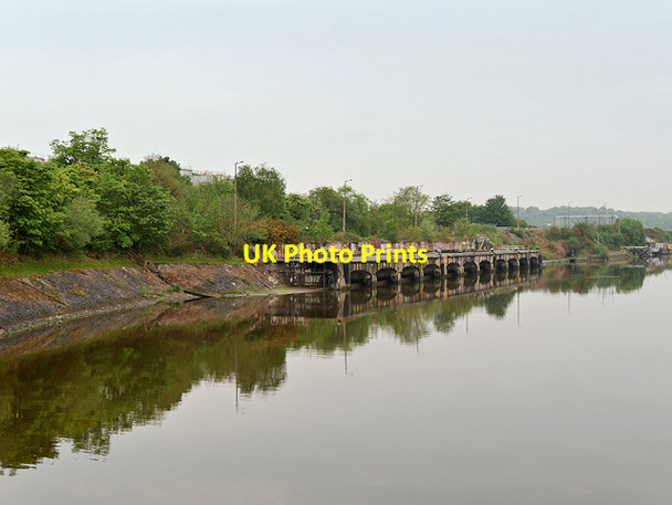 Photo 6"x4" Manchester Ship Canal, De-masting Wharf at Eastham Eastham Ferry c2016