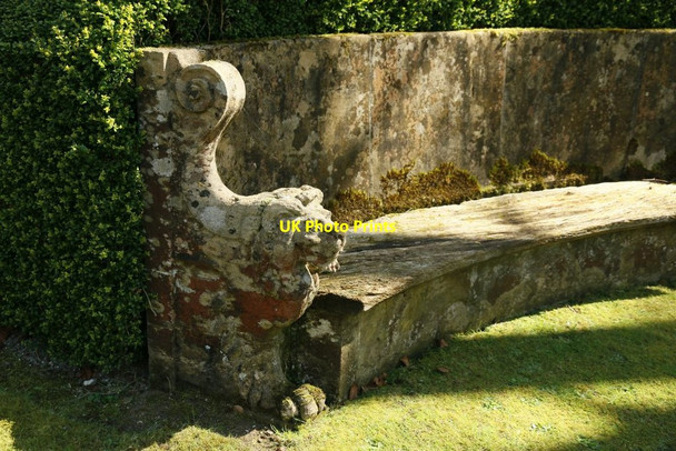 Photo 6"x4" Lion on the Seat Buscot c2015