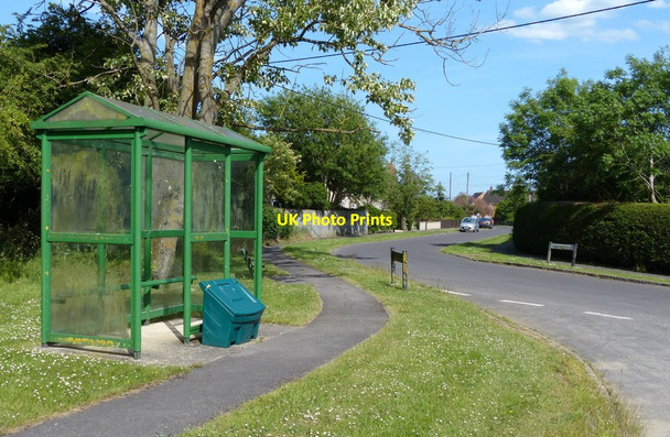 Photo 6"x4" Bus shelter in Shipton-on-Cherwell Bunkers Hill\/SP4717 c2015