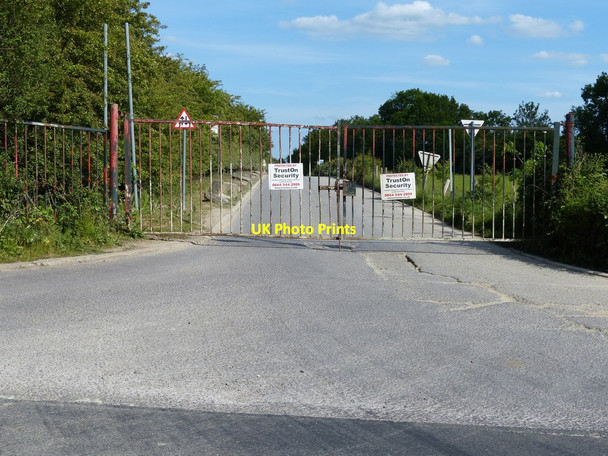 Photo 6"x4" Entrance to the Shipton-on-Cherwell limestone quarry Bunkers Hill\/SP4717 c2015