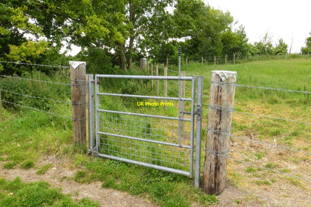 Photo 6"x4" Gates on the bridleway Steventon\/SU4691 c2015