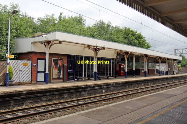 Photo 6"x4" Building, platform 4, Wilmslow railway station Wilmslow c2015