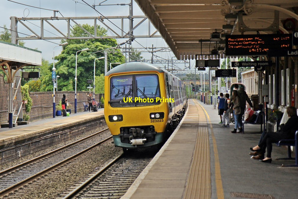 Photo 6"x4" Northern Rail Class 323, 323223, platform 3, Wilmslow railway station Wilmslow c2015