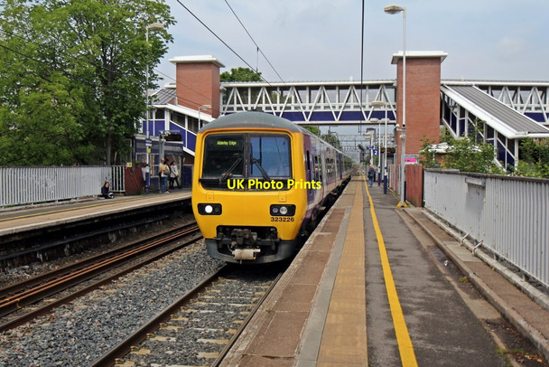 Photo 6"x4" Northern Rail Class 323, 323226, platform 2, Cheadle Hulme railway station Cheadle Hulme c2015