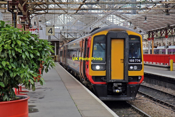 Photo 6"x4" East Midlands Trains Class 158, 158774, platform 4, Crewe railway station Crewe c2015