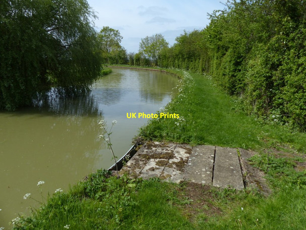 Photo 6"x4" Towpath along the Oxford Canal Wormleighton c2015