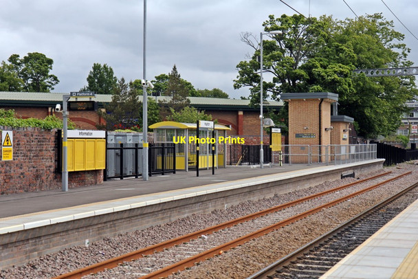 Photo 6"x4" Platform 4, Huyton railway station Huyton-With-Roby c2015