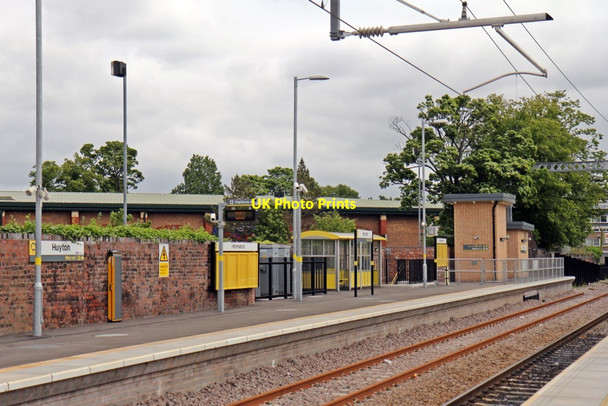 Photo 6"x4" Platform 4, Huyton railway station Huyton-With-Roby c2015