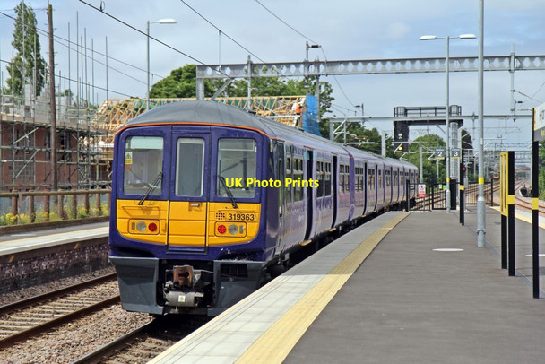 Photo 6"x4" Northern electrics Class 319, 319363, platform 2, Huyton railway station Huyton-With-Roby c2015