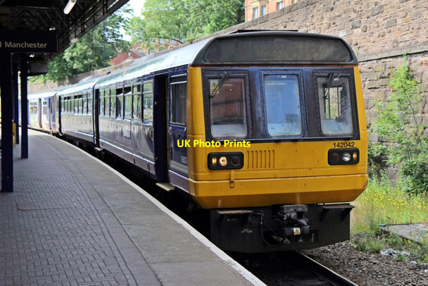 Photo 6"x4" Northern Rail Class 142, 142042, Wigan Wallgate railway station Wigan c2015