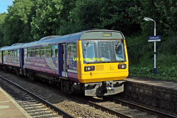 Photo 6"x4" Northern Rail Class 142, 142029, Gathurst railway station Gathurst c2015