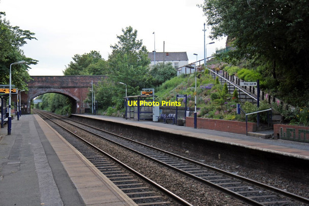 Photo 6"x4" Platform furniture, Westhoughton railway station Westhoughton c2015