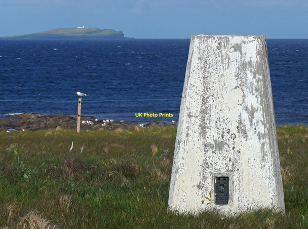Photo 6"x4" Triangulation pillar, Burray Ness, Burray, Orkney Burray Village c2015