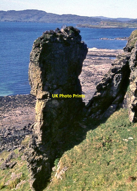 Photo 6"x4" A rock pillar near Mackinnon's Cave Balnahard\/NM4534 c1974