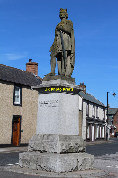 Photo 6"x4" Statue of Robert the Bruce, Lochmaben Lochmaben c2015
