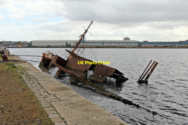 Photo 6"x4" Wreck of the Sarsia, East Float, Birkenhead Birkenhead\/SJ3088 c2015