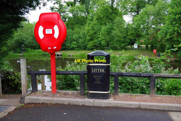 Photo 6"x4" Life buoy and litter bin by Heriotts Pool, Droitwich Lido, Droitwich Spa, Worcs Droitwich c2015