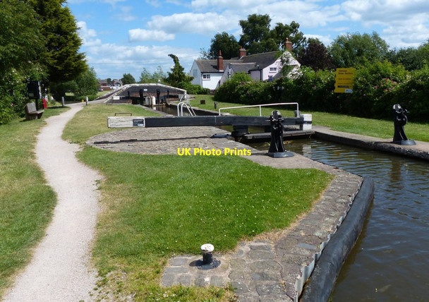 Photo 6"x4" Bagnall Lock No 13 on the Trent & Mersey Canal Alrewas c2015