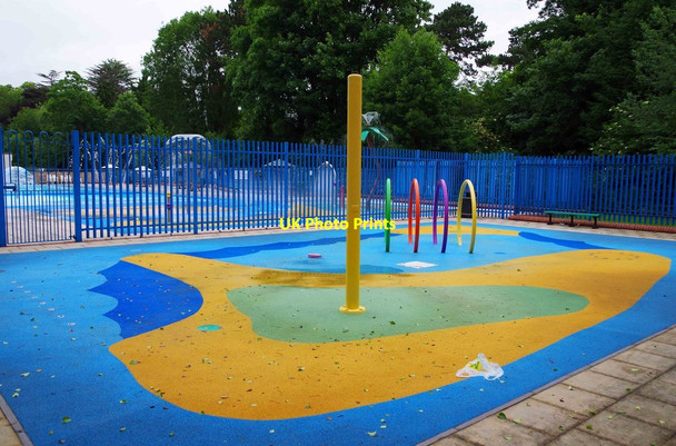 Photo 6"x4" Water fountains, Droitwich Lido, Droitwich Spa, Worcs Droitwich c2015