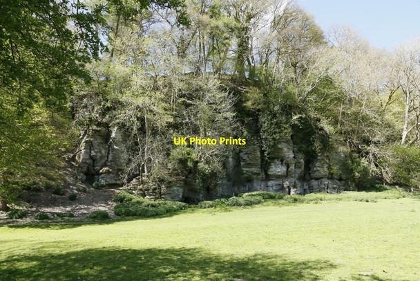 Photo 6"x4" Nearby Rockface Llanbadarn-y-garreg c2015