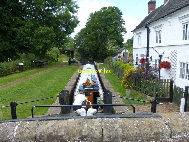 Photo 6"x4" Narrowboat in Colwich Lock No 21 Little Haywood c2015