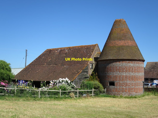 Photo 6"x4" Kitchenham Farm Oast, Kitchenham Road, Ashburnham Hazard's Green c2015