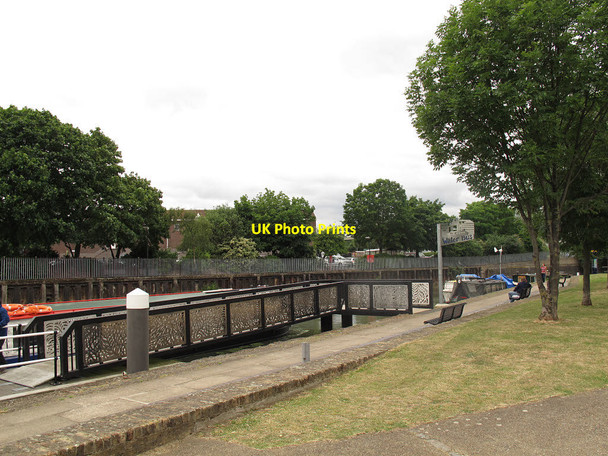 Photo 6"x4" Disused waterbus stop on the Lea Navigation Bow\/TQ3682 c2014
