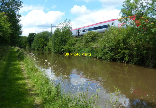 Photo 6"x4" Train on the West Coast Main Line Salt c2015