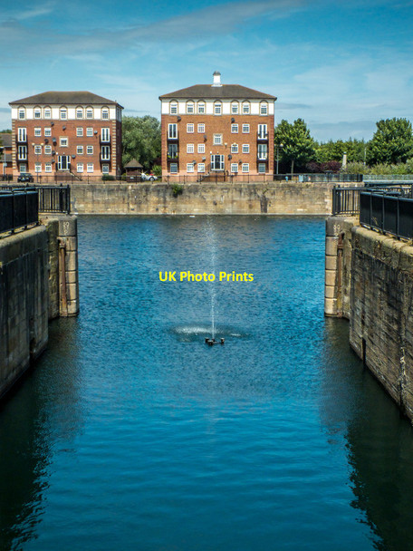 Photo 6"x4" Victoria Dock Estate Hull, Basin Kingston upon Hull c2015 P1