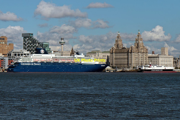 Photo 6"x4" MV Horizon and Manannan, Pier Head, Liverpool Seacombe c2015