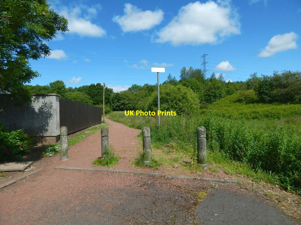 Photo 6"x4" Start of a path to Cochno Road Bearsden c2015