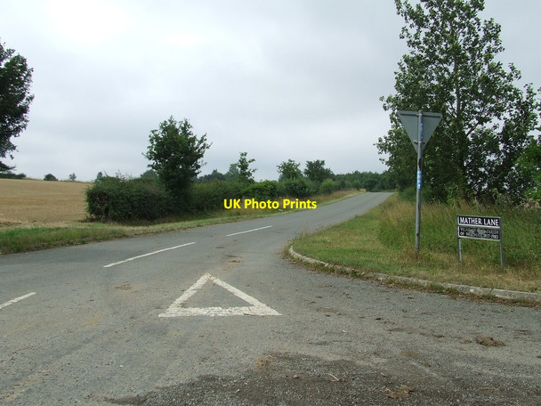 Photo 6"x4" Road Junction Harleston\/TM2483 c2015