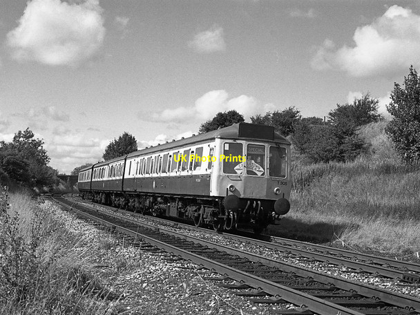 Photo 6"x4" Special DMU approaching Long Preston Long Preston c1988
