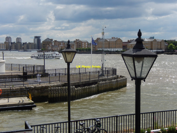 Photo 6"x4" River Thames, Limehouse Poplar\/TQ3780 c2015
